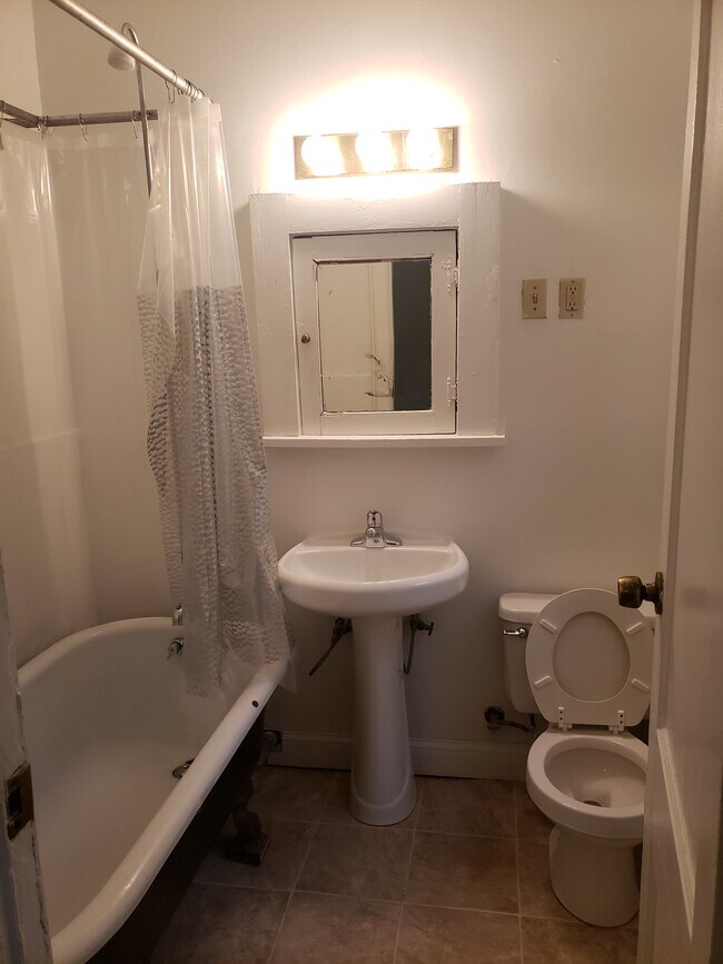 Foto del edificio - Spruce Place Apartments