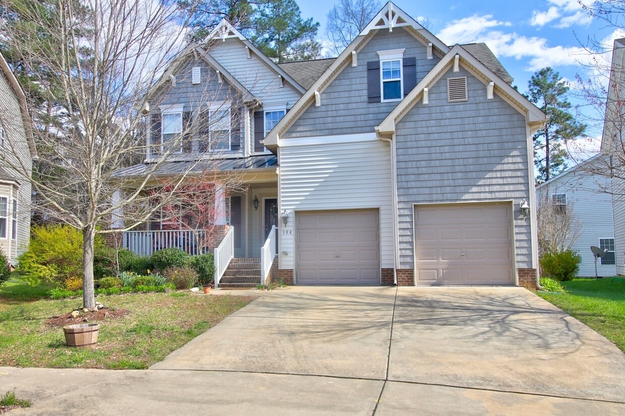 Primary Photo - Spacious and sunny 4 bedroom with bonus ro...