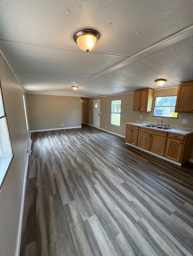 Foto del edificio - Newly Remodled 3 Bedroom 2 Bath Unit