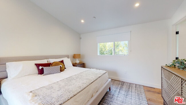 Foto del edificio - 547 N W Knoll Dr