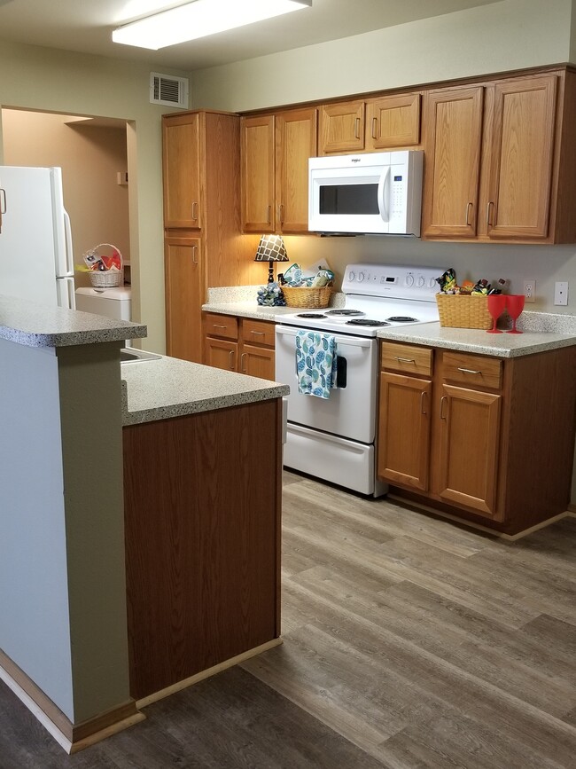 Hotel recientemente renovado en Kitchen & Sala de lavandería - Rock Creek Conway