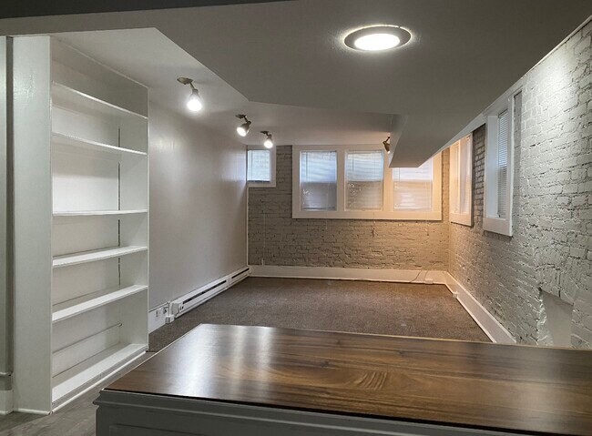 Foto del edificio - 2709 Hampshire Rd