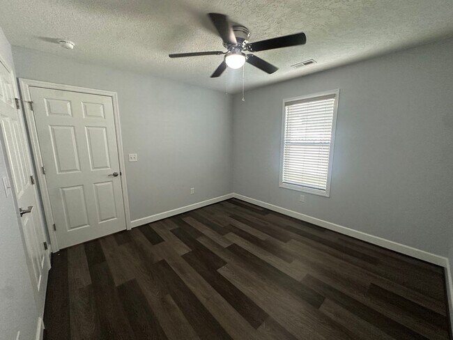 Building Photo - 208 McCullars Ln