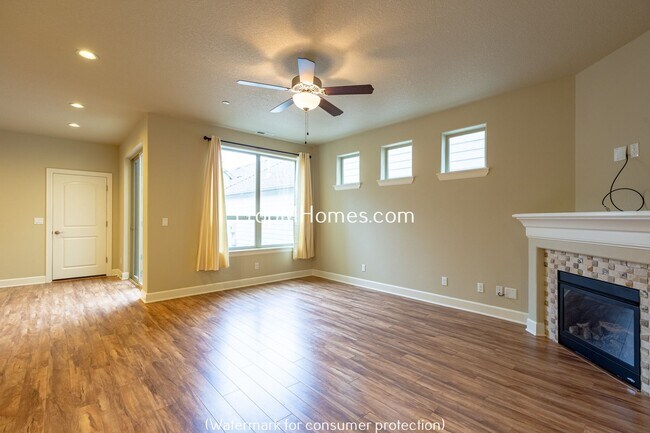 Foto del edificio - Beautiful Open Concept Four Bedroom Plus Office/Den in Villebois!