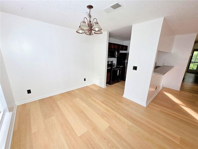 Building Photo - 590 Windchase Ln