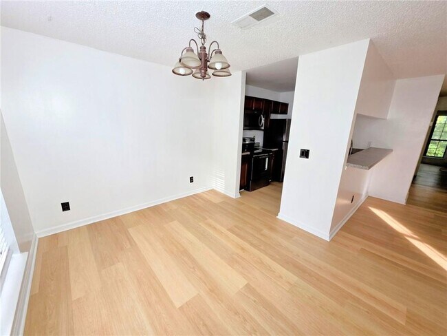Foto del edificio - 590 Windchase Ln