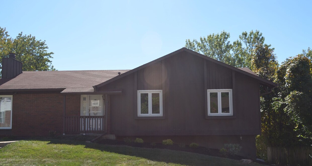 Primary Photo - Home for rent in Creve Couer- 3 Bed 2 1/2 ...
