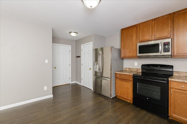 Building Photo - 561 Parkgate Dr
