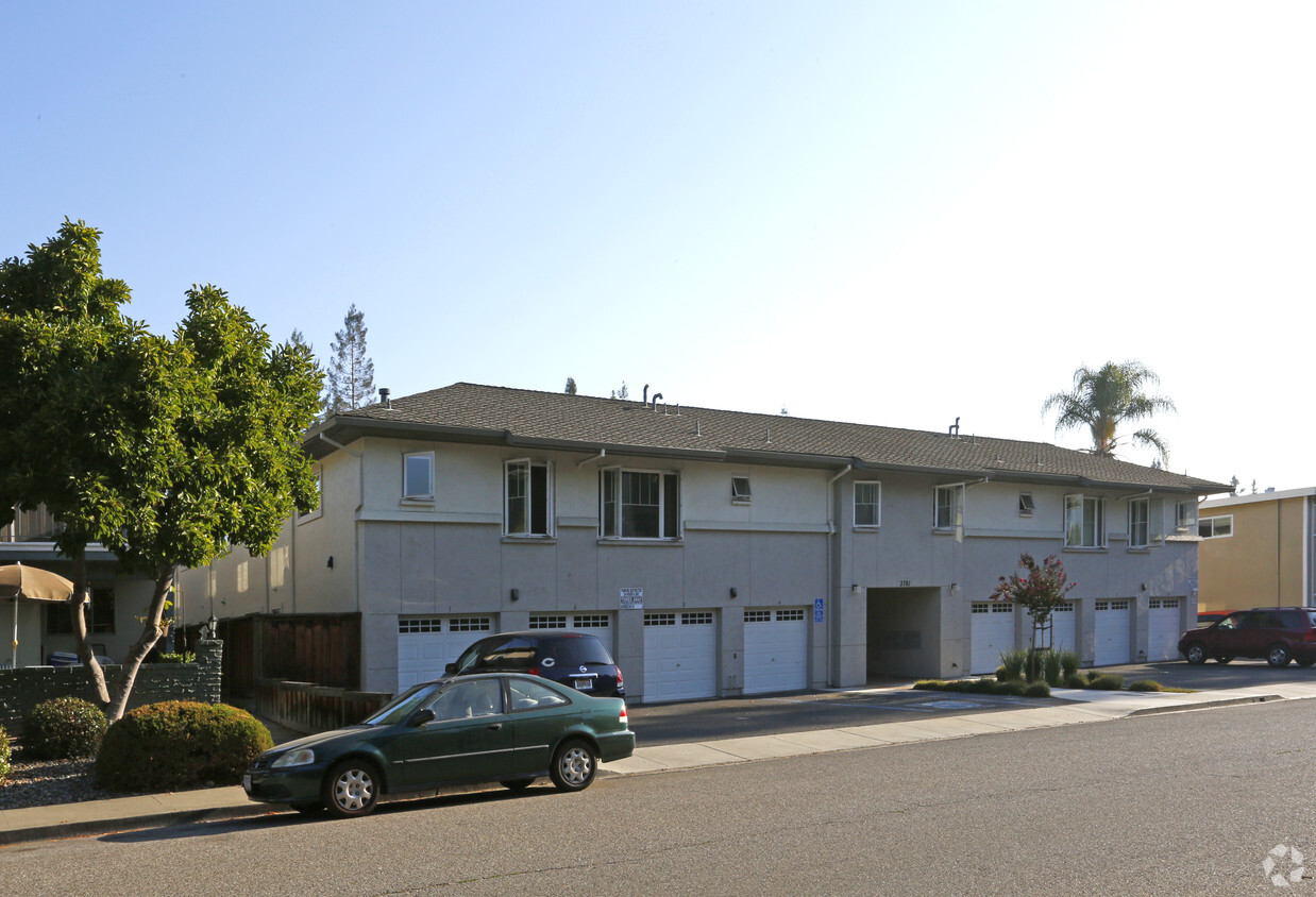 Building Photo - Miramar Way Apartments