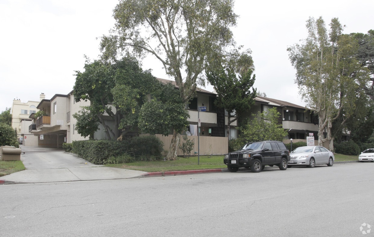 Primary Photo - 10841 Whipple St