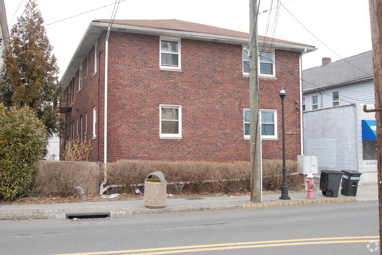 Building Photo - 231 W Englewood Ave