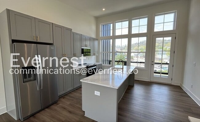 Foto del edificio - 724 Belletrace Cir