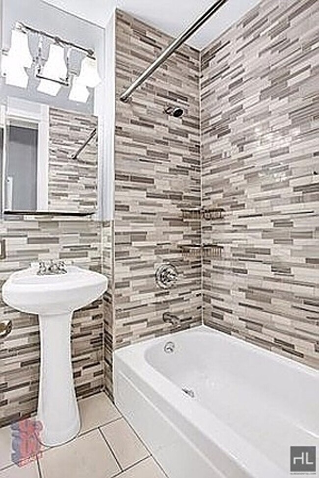 Foto del edificio - LEROY ST.