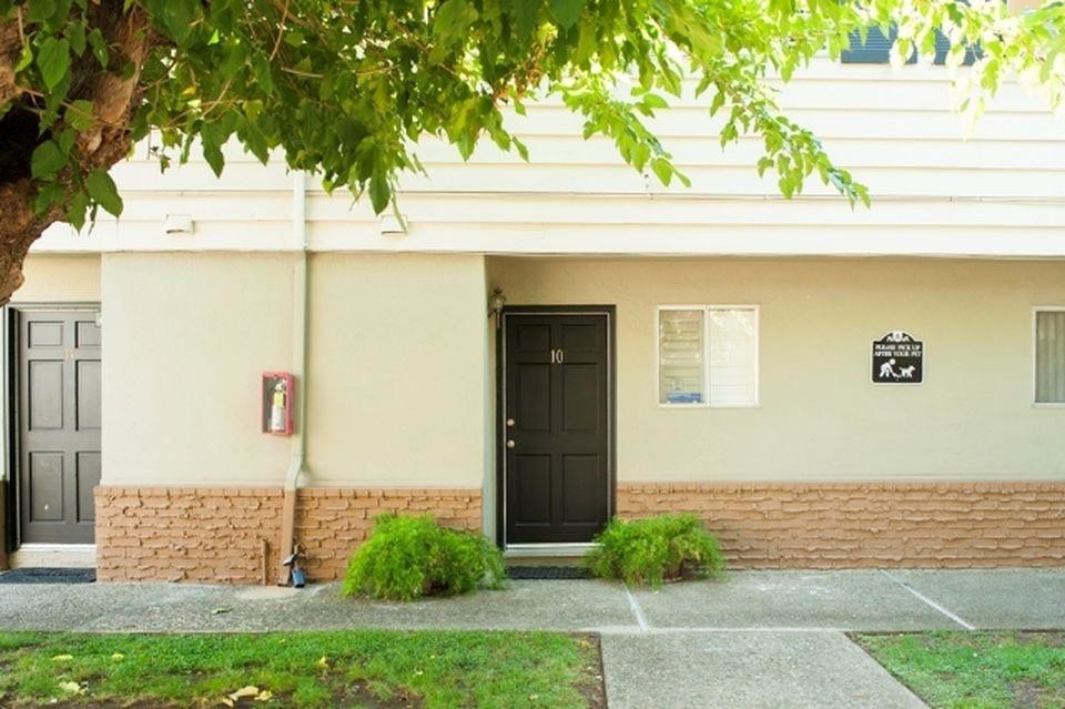 Primary Photo - 1560 Adelaide St