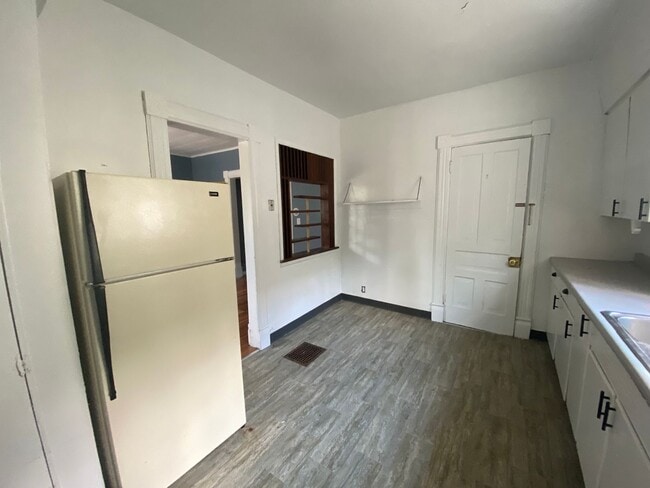 Building Photo - 622 Minor Ave