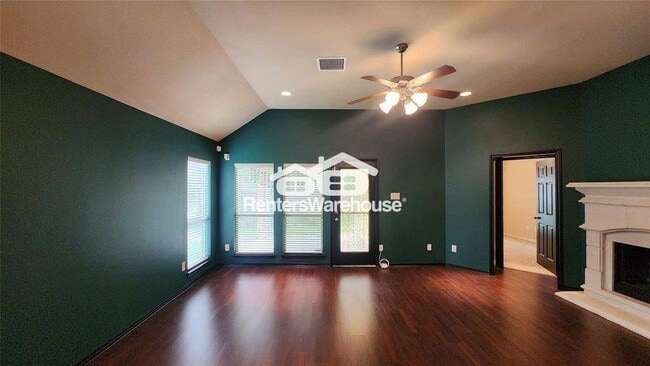 Building Photo - 26107 Lillian Springs