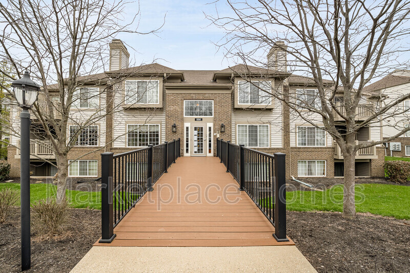 Primary Photo - 556 Cloverfield Ln