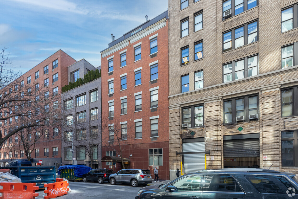 Primary Photo - Gramercy East Condominiums