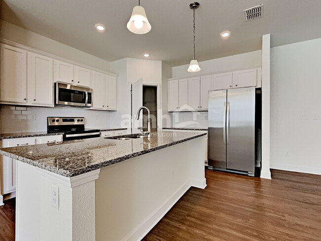Building Photo - 460 Sandstone Dr