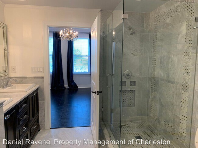 Building Photo - 33 Calhoun St