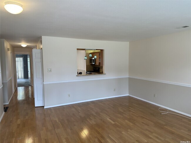 Building Photo - 12 Sandy Hill Rd