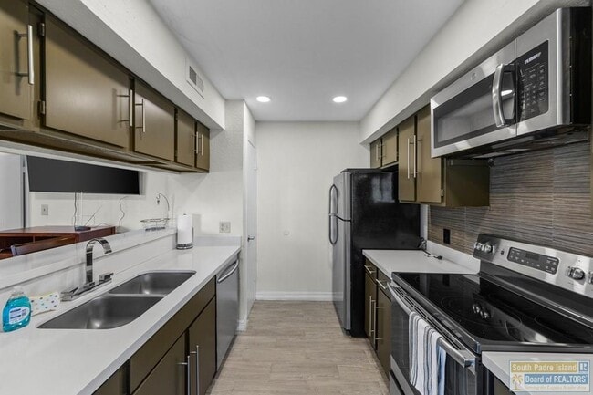 Building Photo - 4601 Carmen Ave