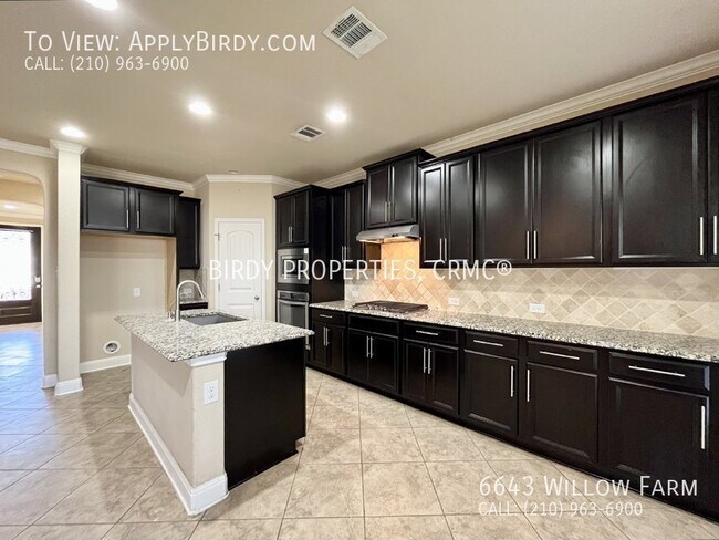 Building Photo - **2 Story, 4 Bed, 3 Bath Home Located Near...