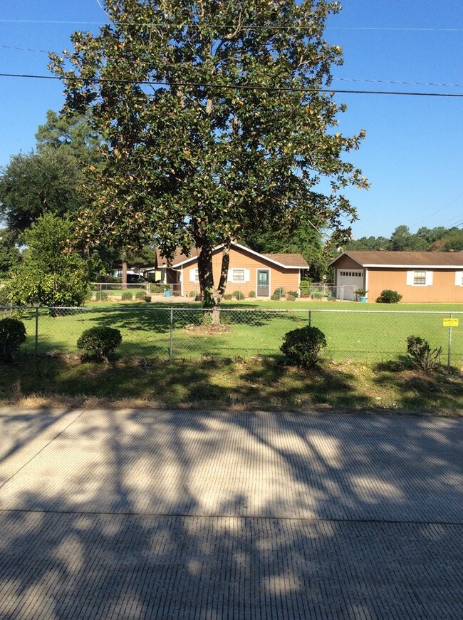 Building Photo - 5485 Emerald Dr