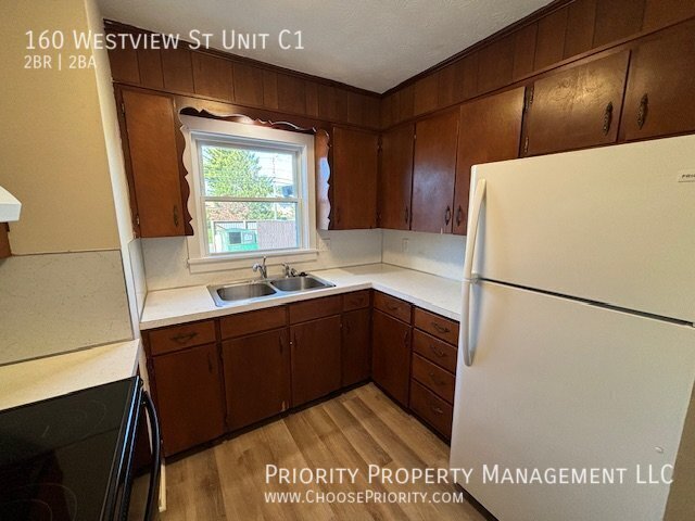 Building Photo - Lease Pending
