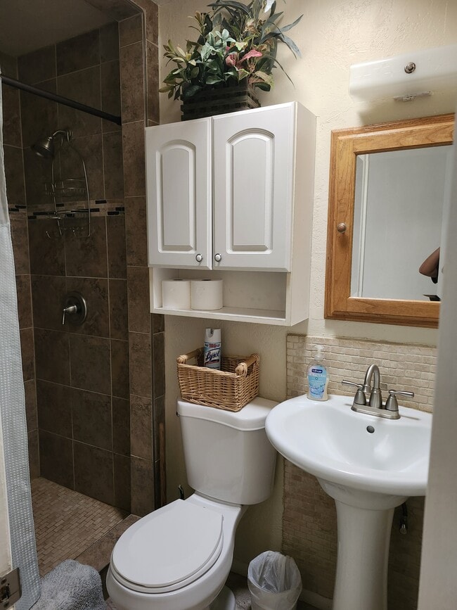 Building Photo - 851 Prescott Heights Dr