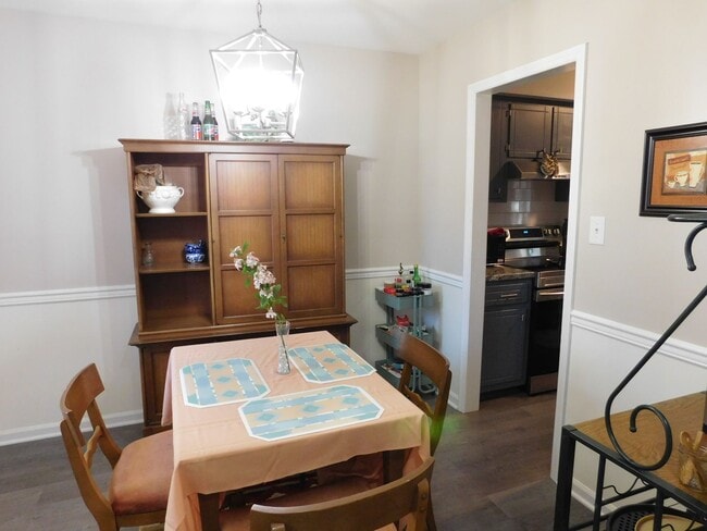 Foto del edificio - 842 Halifax Cir