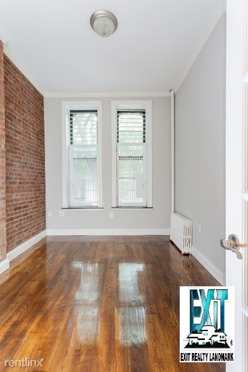 Building Photo - 323 E 10th St