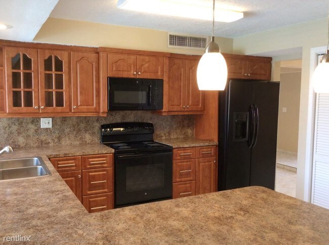 Building Photo - 6745 Pansy Dr
