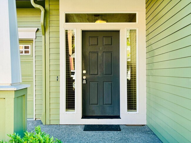 Building Photo - Amazing 3-Bedroom 2.5-Bathroom Townhouse i...