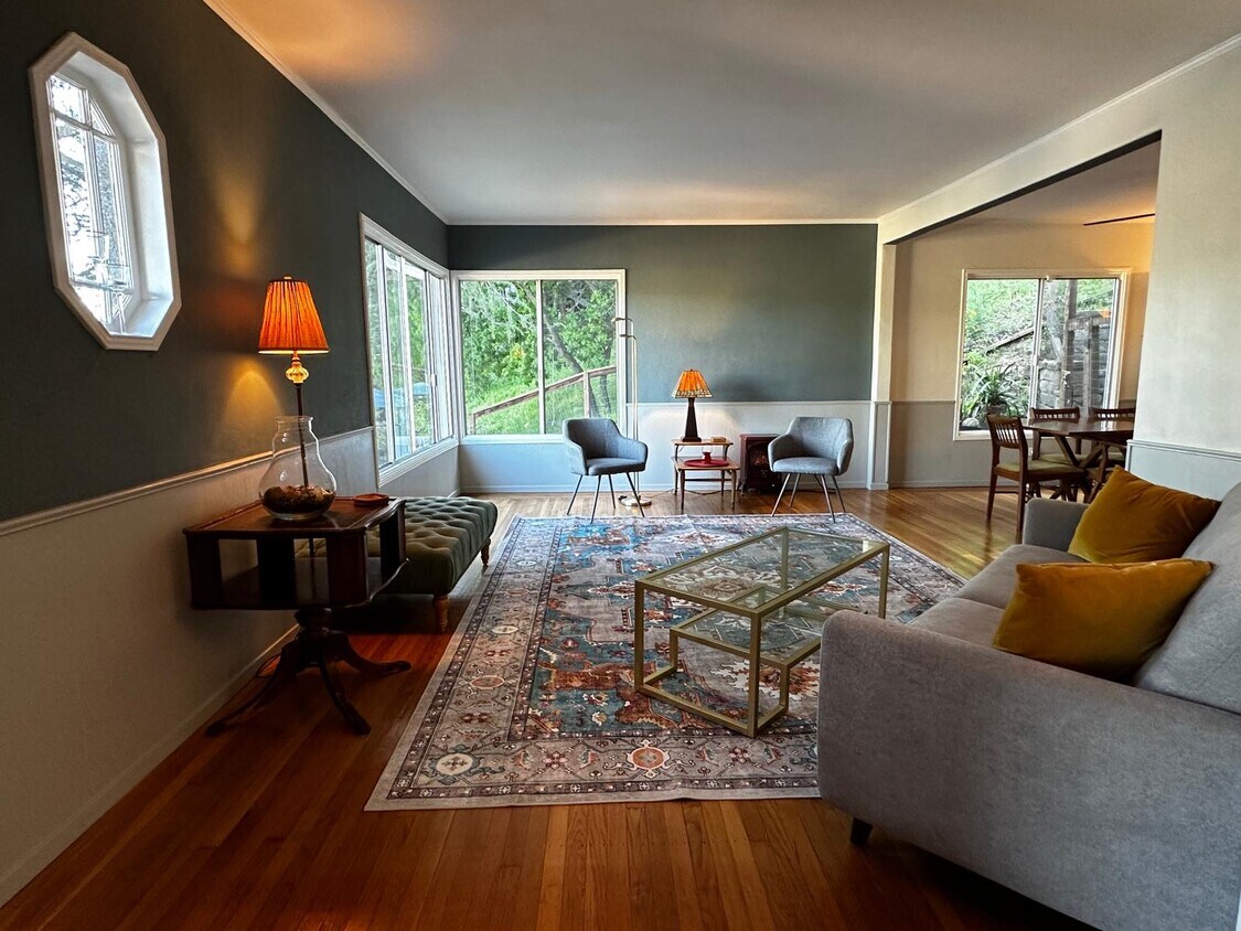 Foto principal - 3710 Serrano St