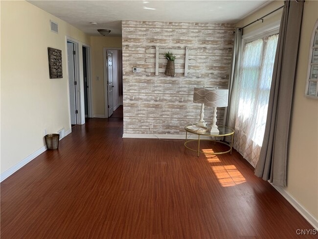 Building Photo - 304 Pleasantview Dr