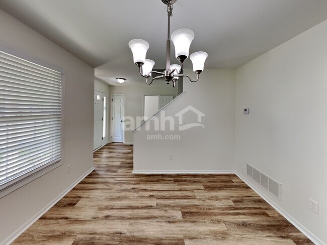 Foto del edificio - 5296 Dietrich Ave