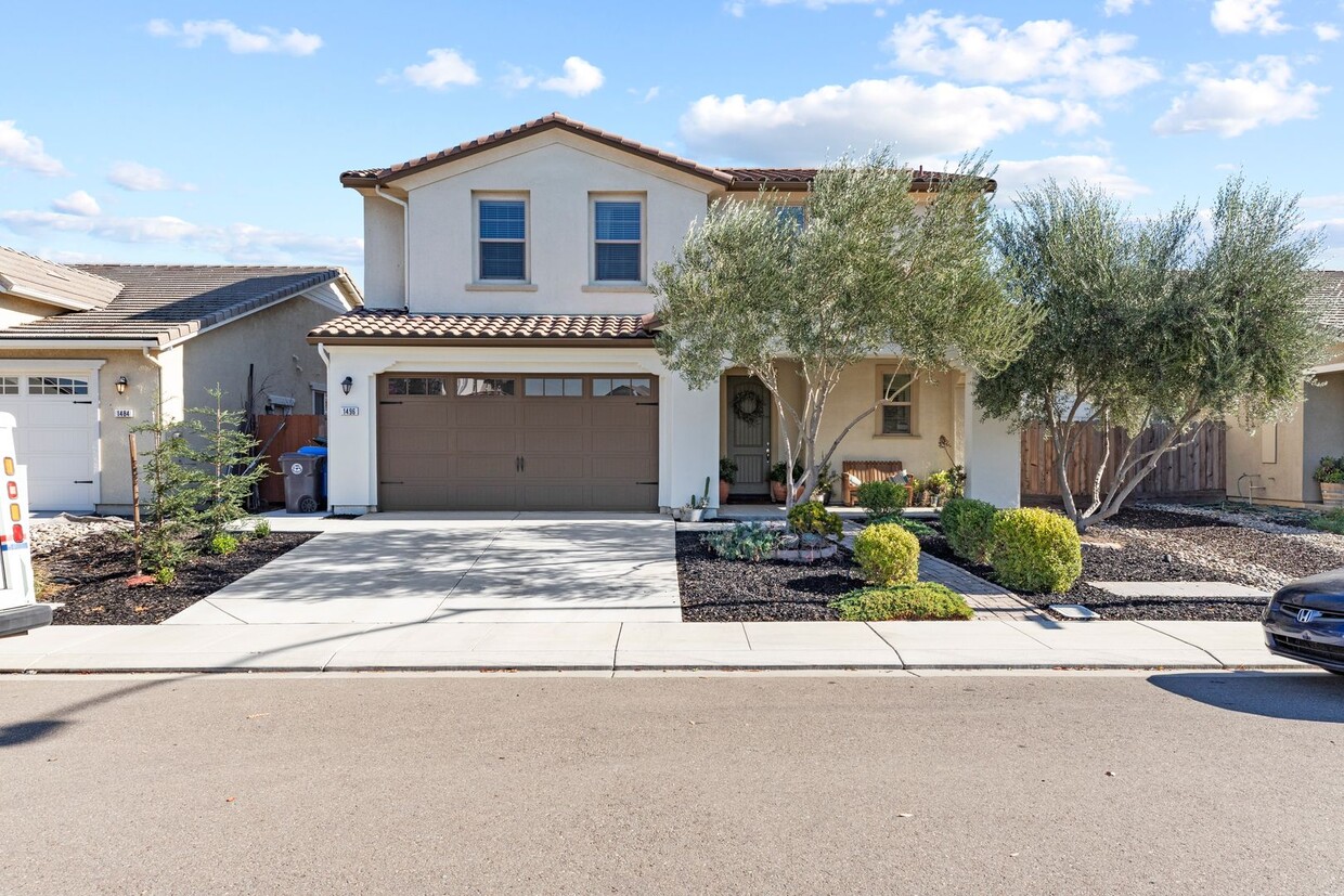 Primary Photo - Nice two story Manteca home!