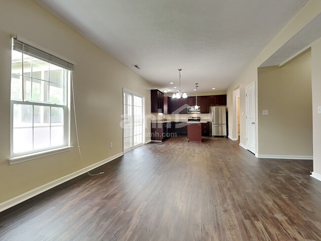 Foto del edificio - 9711 Brooks Dr