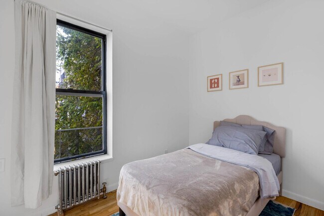 Foto del edificio - 308 E 118th St