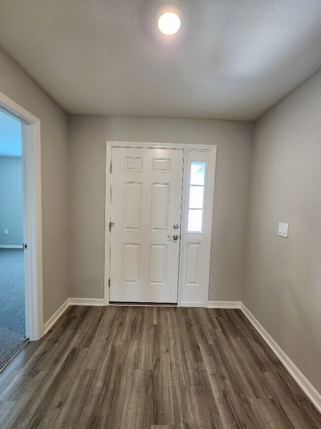 Building Photo - Like NEW!!! 4-Bedroom, 2-Bathroom in Villa...
