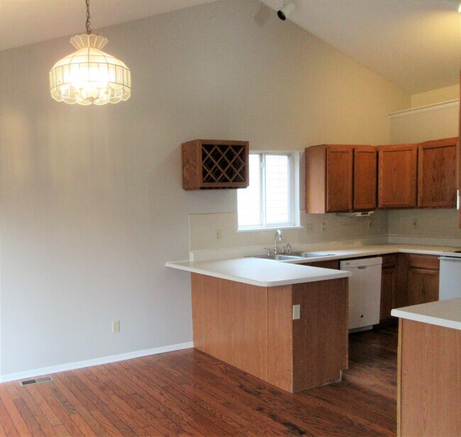 Building Photo - 206 Crescent Ave