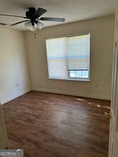 Building Photo - 301 Aldred Ave