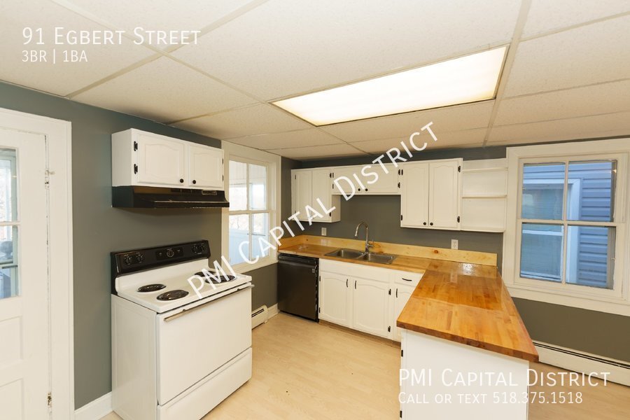 Foto principal - Remodeled Single Family House w/ Fenced Ya...