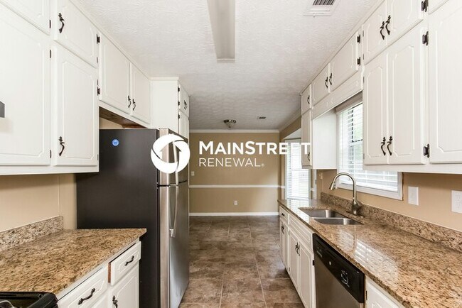 Foto del edificio - 3 Bedroom Pet-Friendly Home in Newnan, GA with Main Street Renewal