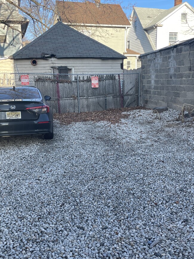 Parking space for a fee - 21 Wainwright St