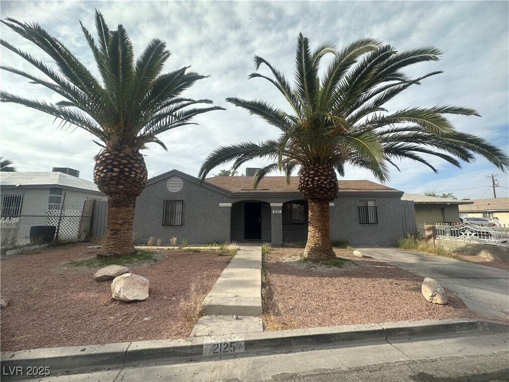 Foto principal - 2125 Elm Ave