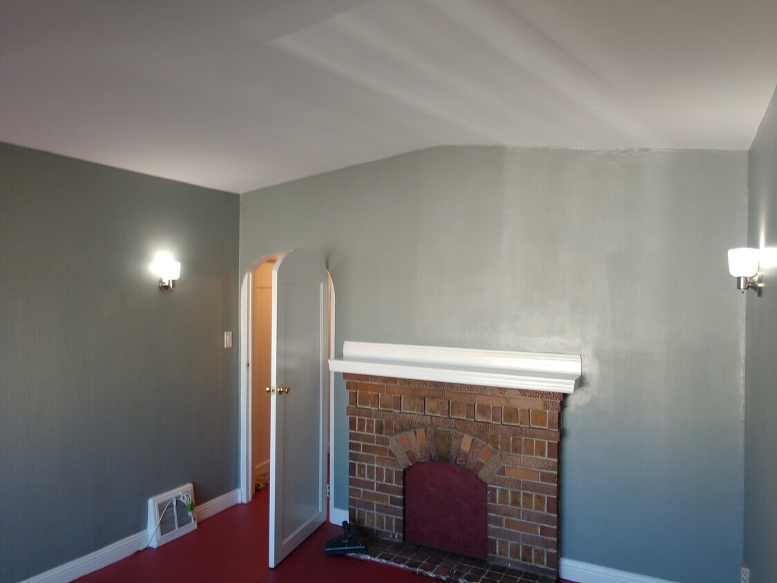 Primary Photo - 78 Carr St