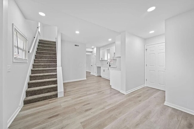 Building Photo - Fully Renovated 3BR/3BA Home with Quartz Finishes Near Easton - Move in Ready!
