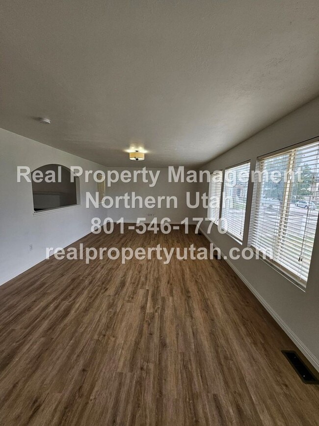 Foto del edificio - 3 Bedroom Home in Clearfield Available